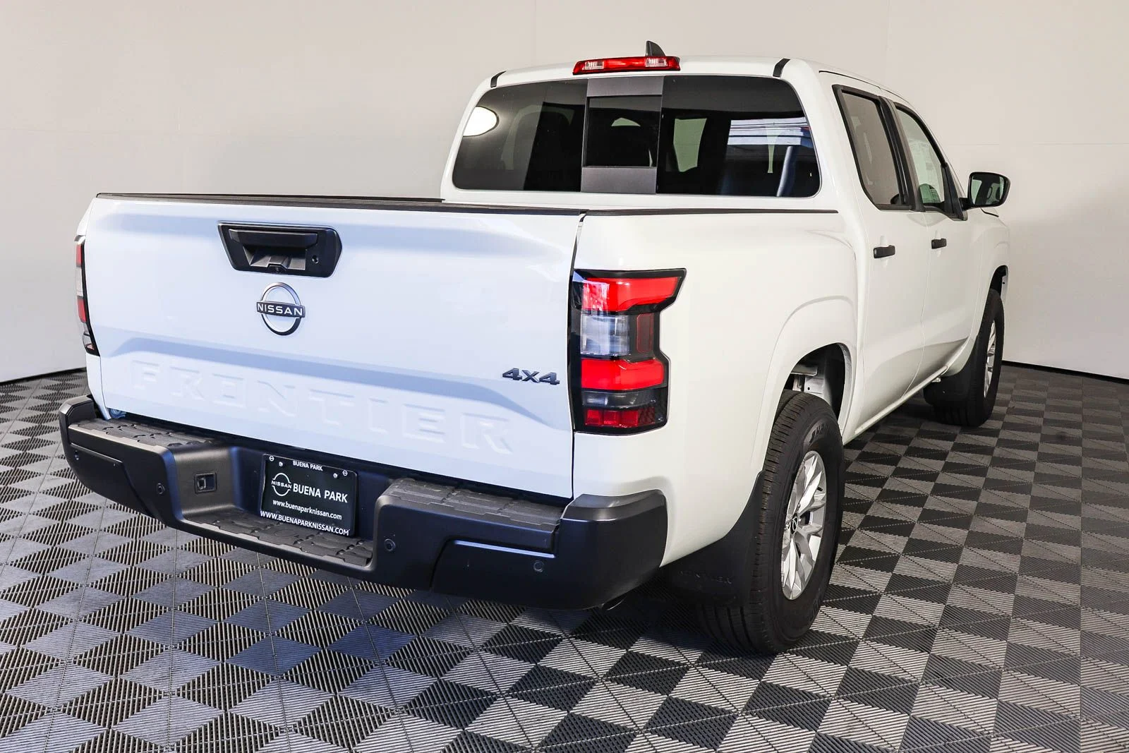 New 2025 Glacier White Nissan Crew Cab S image 8