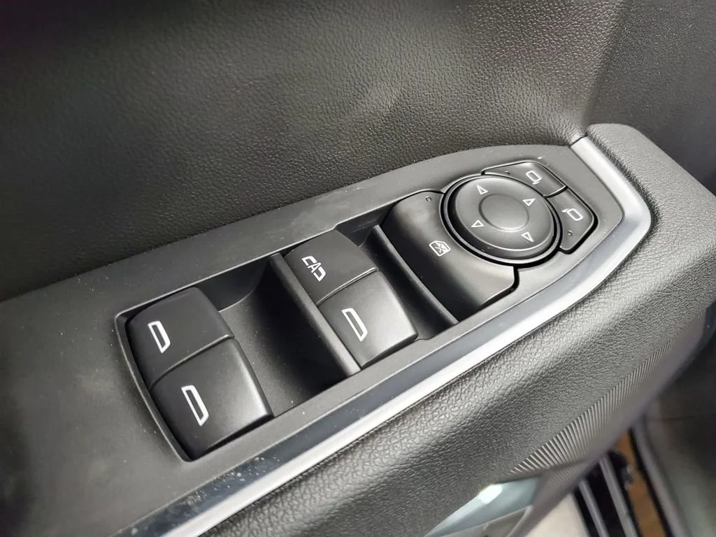 New 2026 Onyx Black GMC Elevation image 9