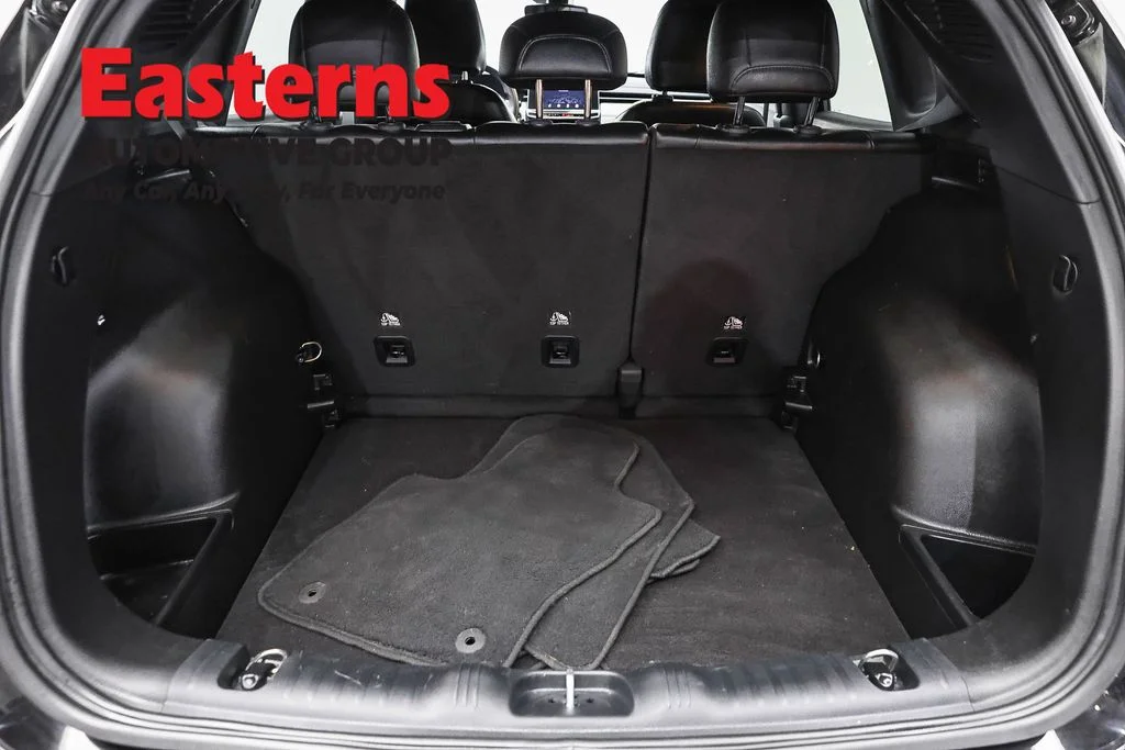 Used 2023 Black Jeep Latitude image 9