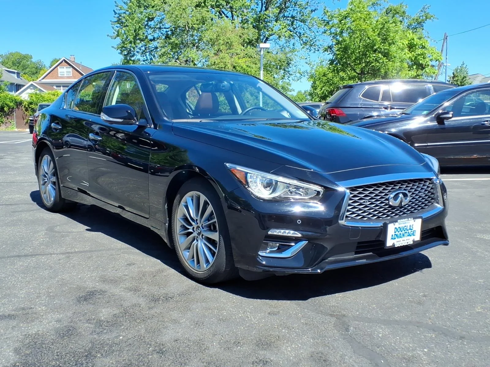 Certified Used 2023 Black INFINITI LUXE image 4