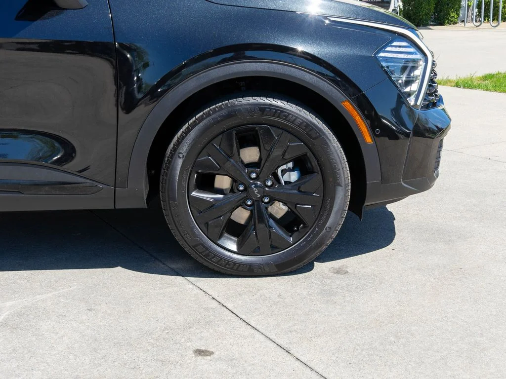 Used 2025 Black Kia X-Line Prestige image 37