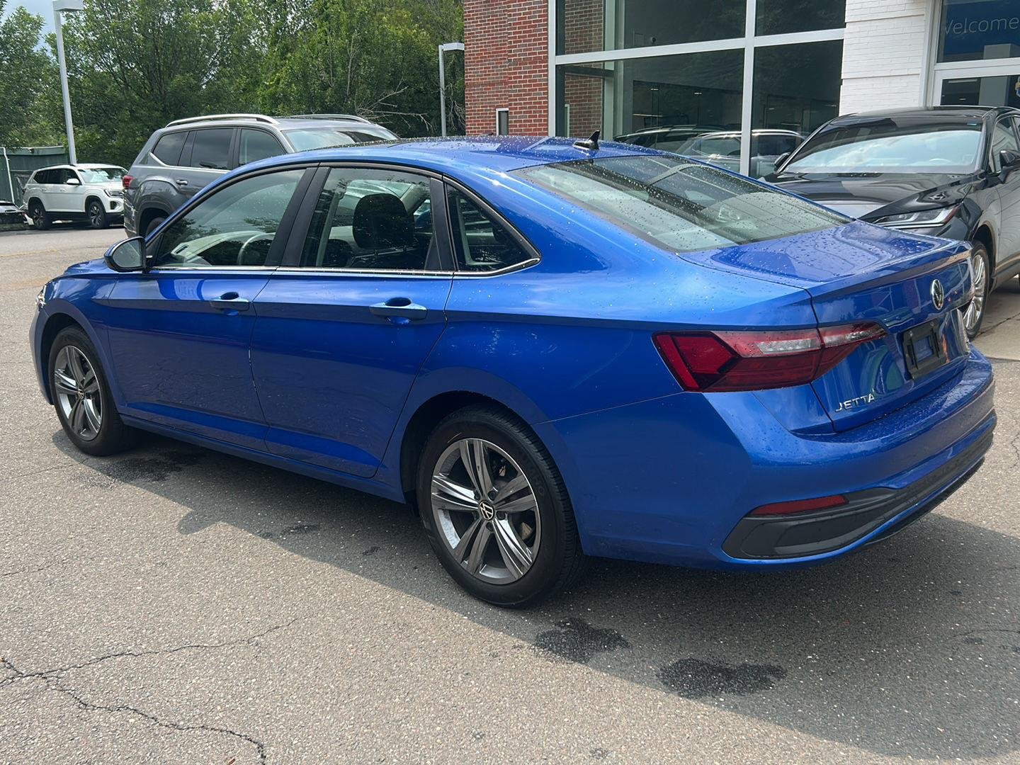 Used 2023 Rising Blue Metallic Volkswagen SE image 3
