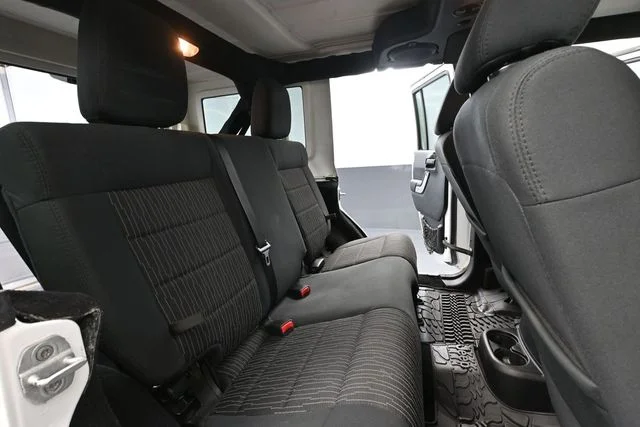 2012 Jeep Wrangler Unlimited Rubicon - Photo 36