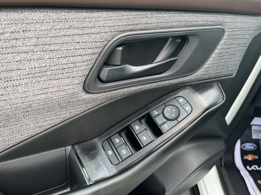Used 2023 White Nissan S image 10