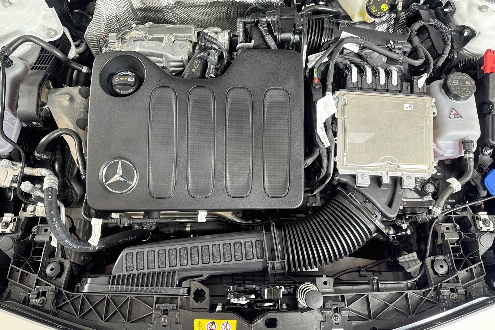 New 2027 Polar White Mercedes-Benz CLA 220 Hybrid image 27