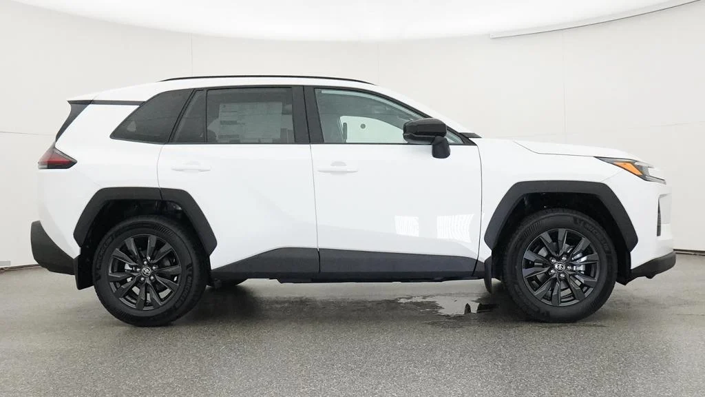 New 2026 Ice Cap Toyota XLE Premium image 13