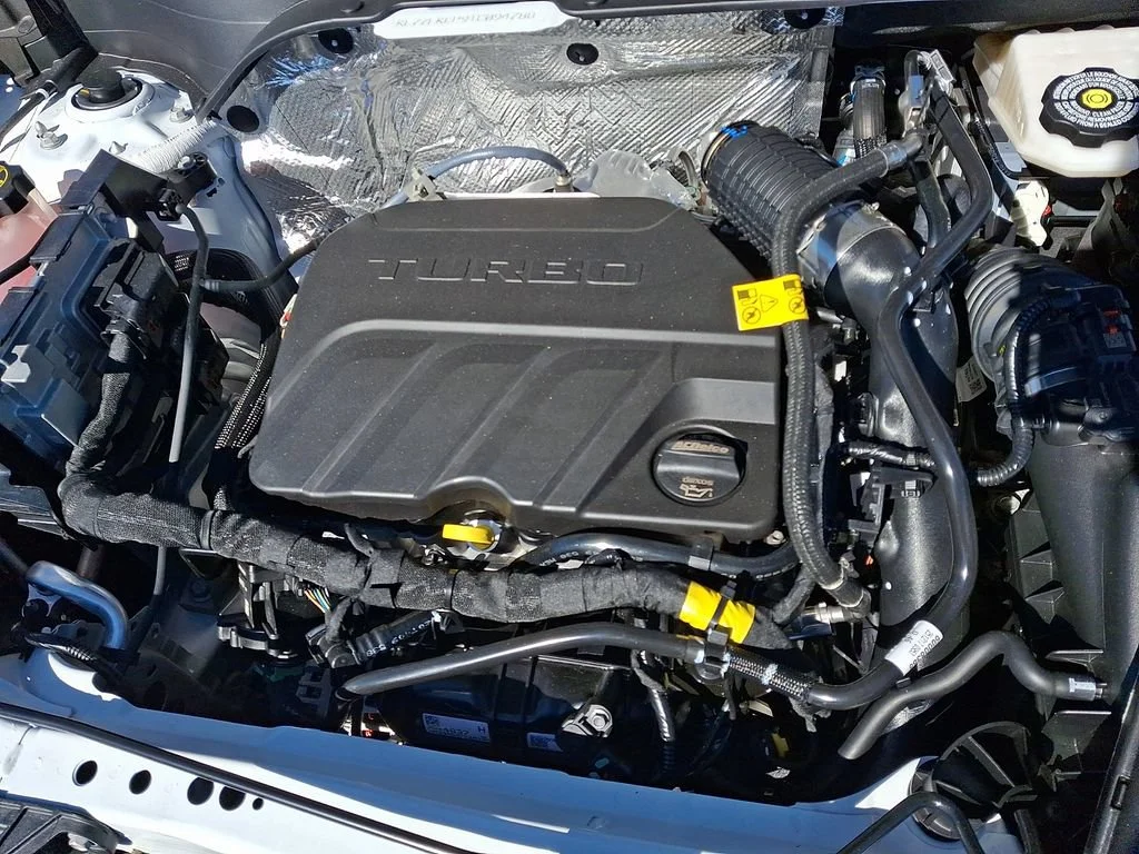 New 2026 Summit White Chevrolet ACTIV image 20