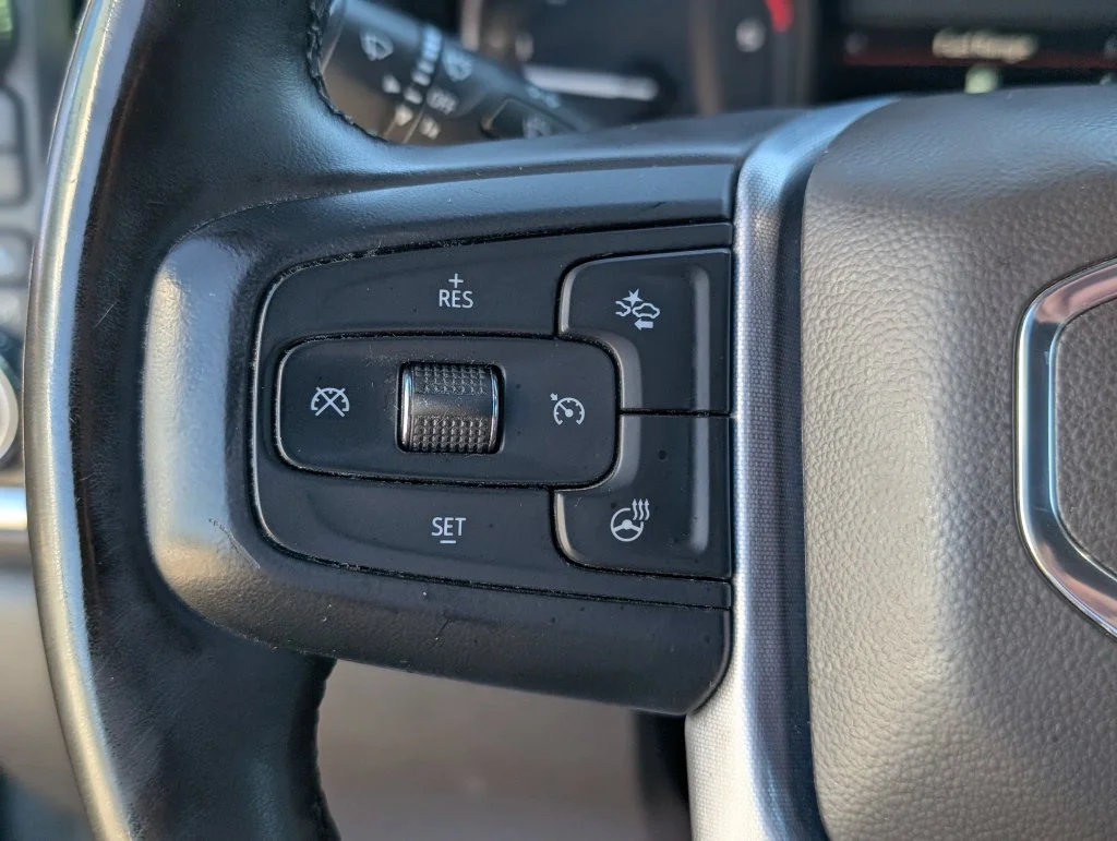 Used 2023 White GMC SLT image 22