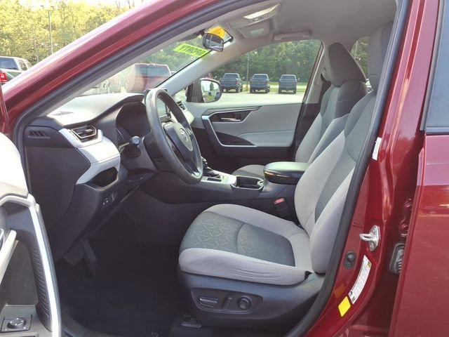 Used 2020 Pearl Toyota XLE image 13