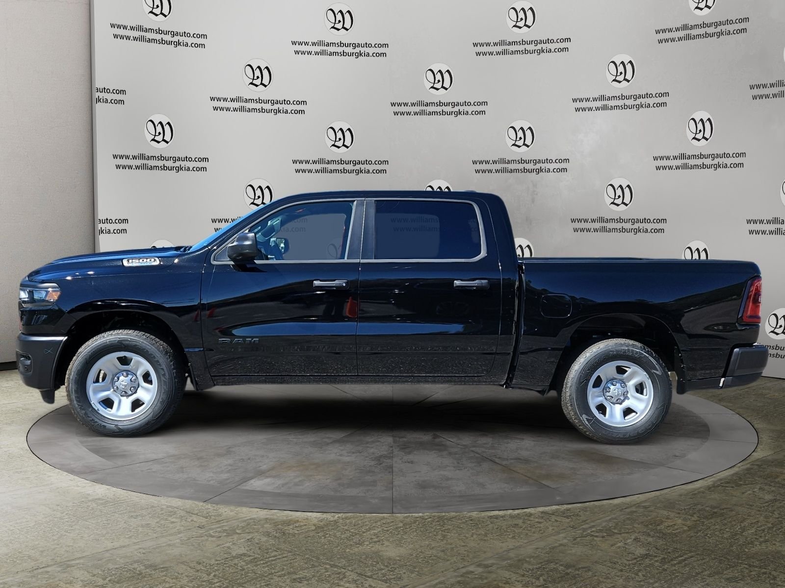 New 2026 Diamond Black Crystal Pearl-Coat Exterior Paint RAM Tradesman image 2