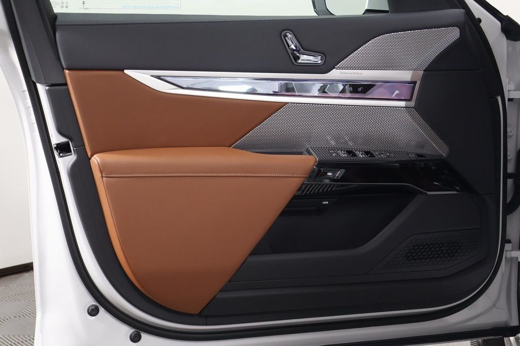 New 2026 Mineral White Metallic BMW eDrive50 image 7