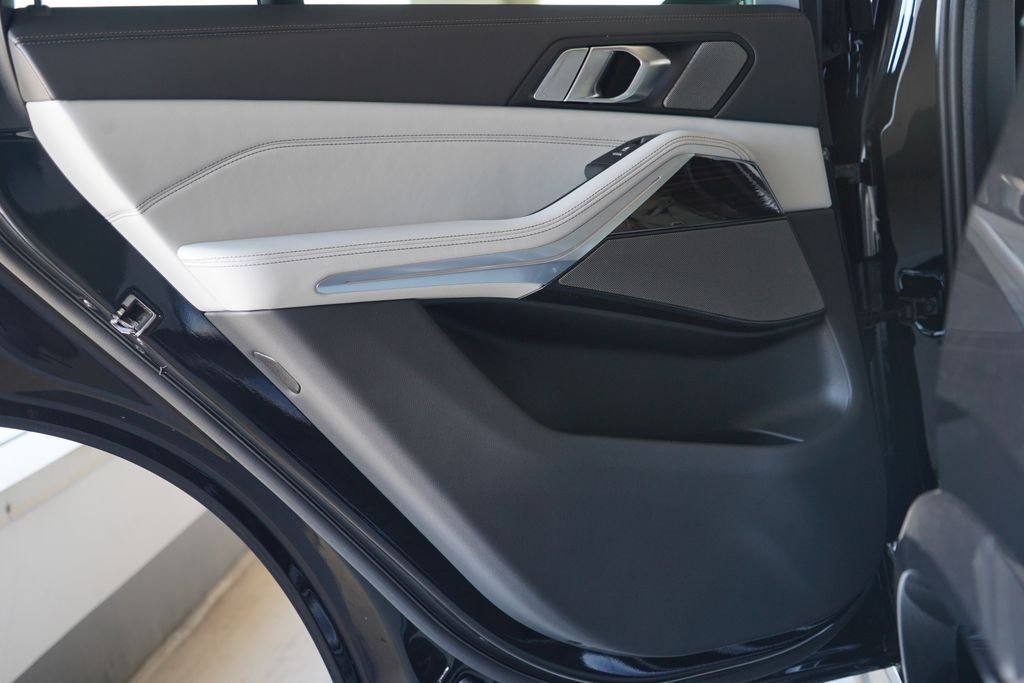 New 2026 Black Sapphire Metallic BMW sDrive40i image 27