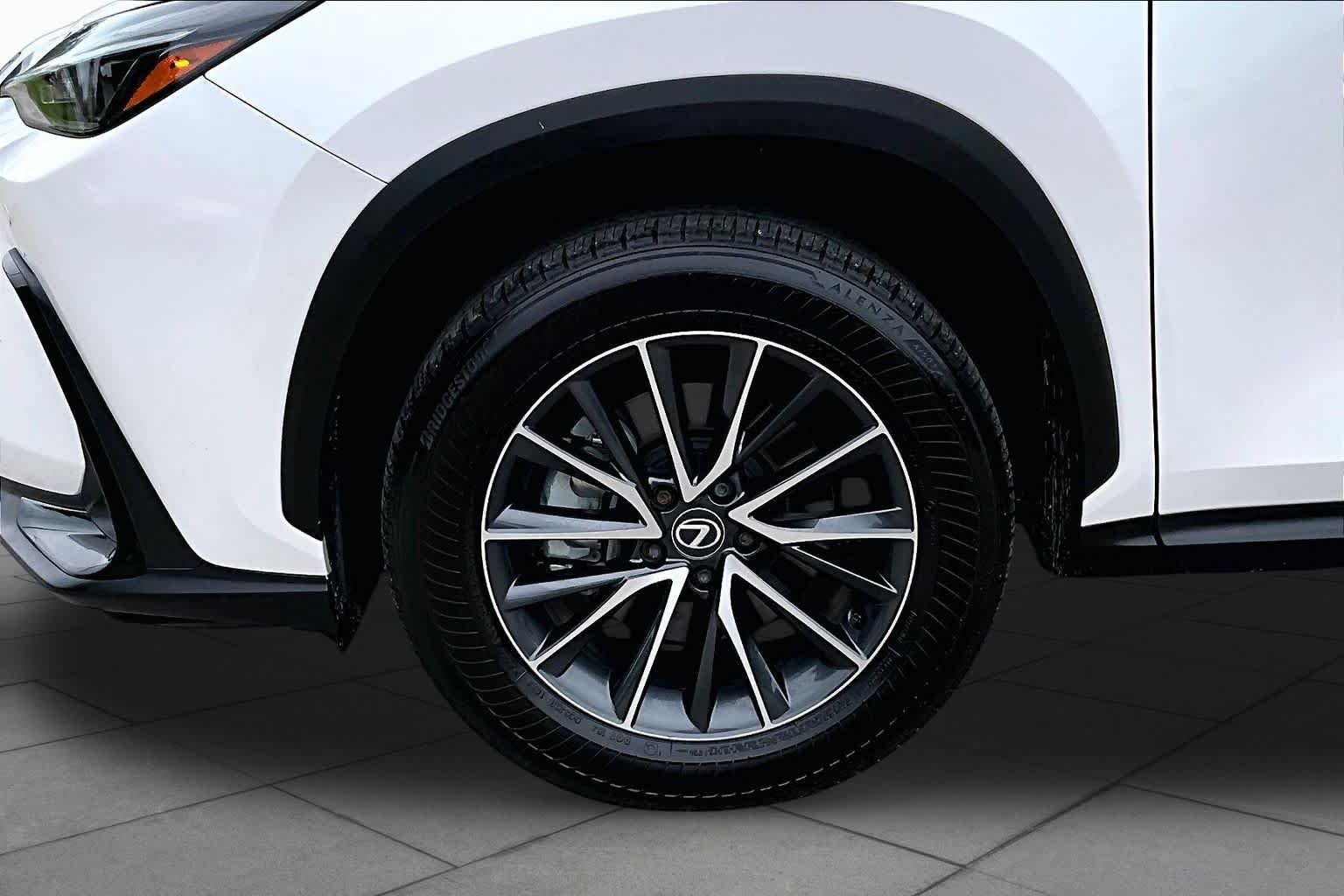 Used 2024 Eminent White Pearl Lexus Premium image 11