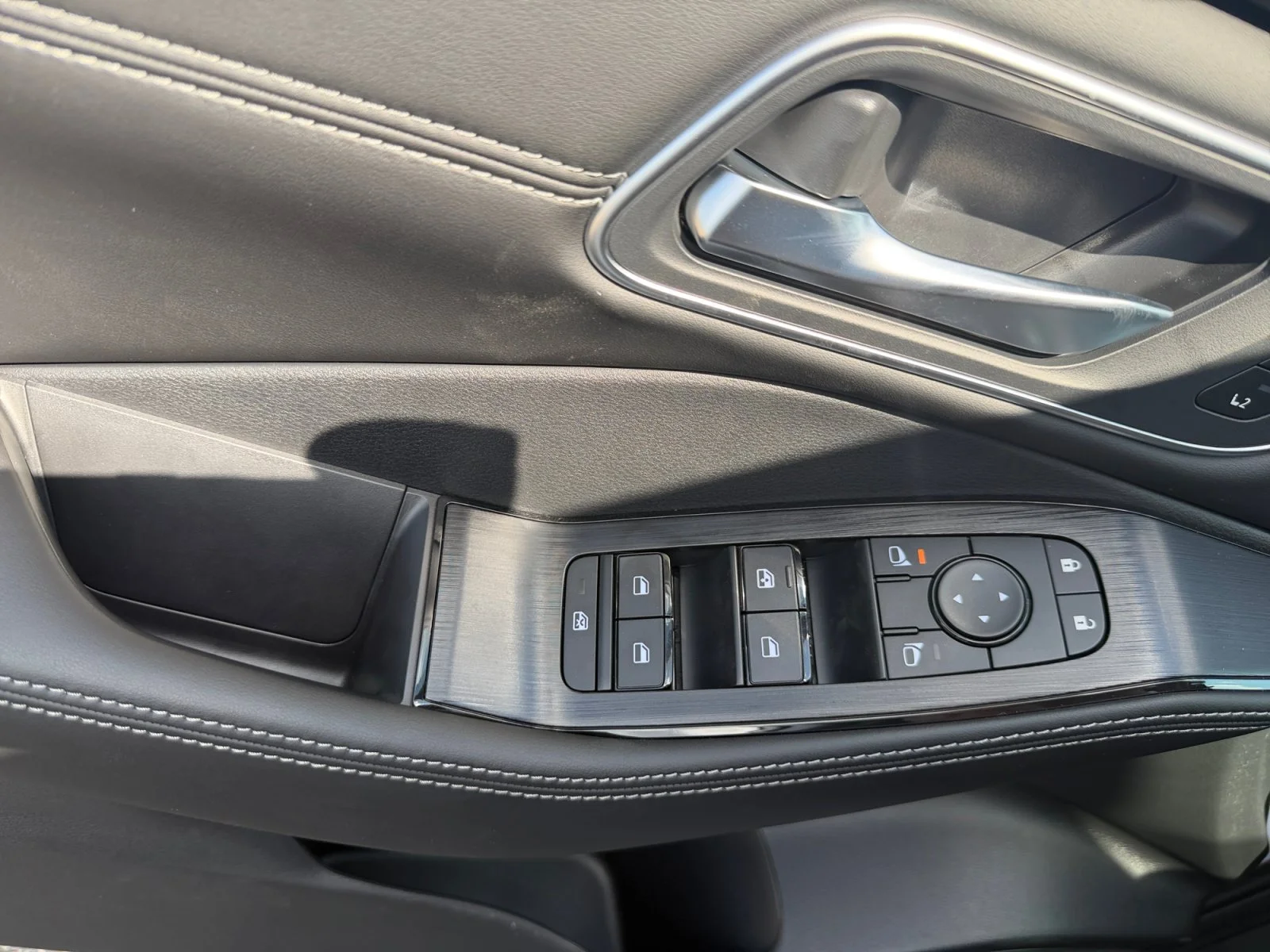 New 2026 Everest White Pearl/Super Black Nissan Platinum image 30