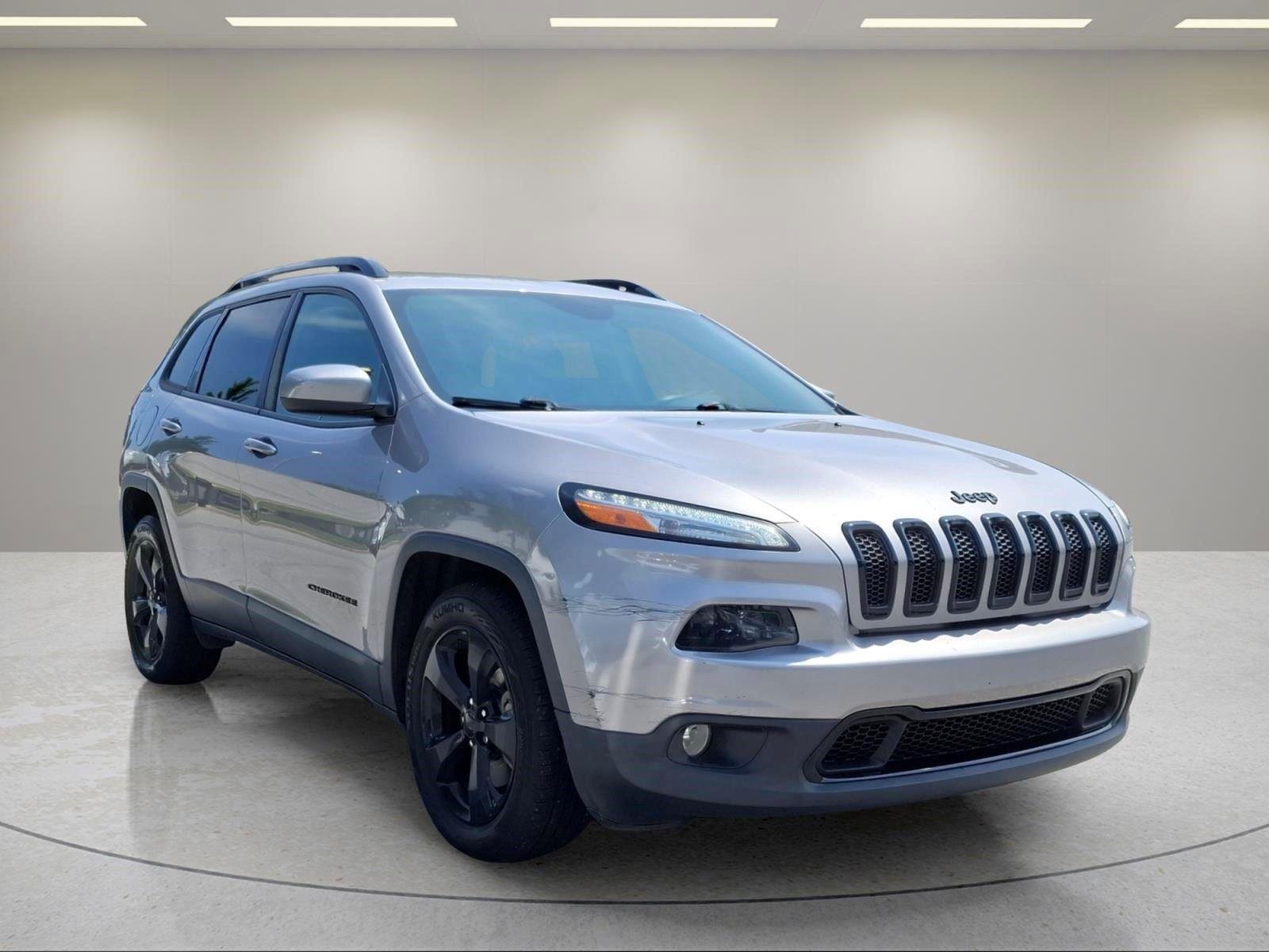 Used 2018 Billet Silver Metallic Clearcoat Jeep Latitude image 7