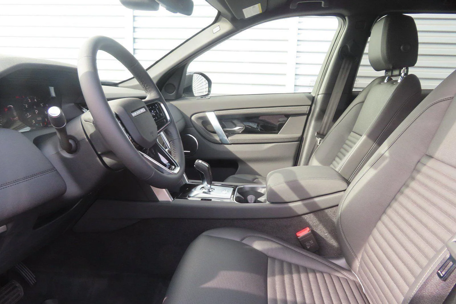 Used 2023 Eiger Grey Metallic Land Rover SE image 16