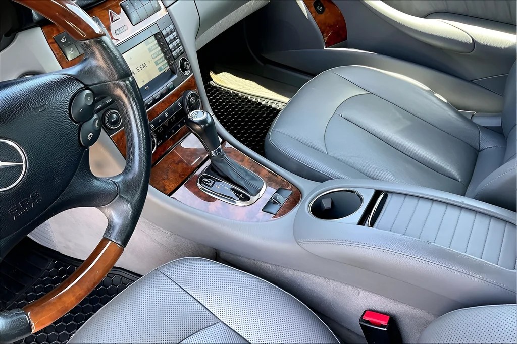 Used 2009 Blue Mercedes-Benz CLK 550 image 12