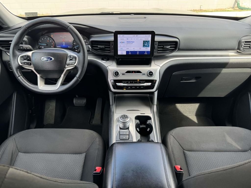 Used 2022 Black Ford XLT image 2