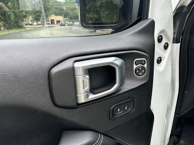 Used 2021 White Jeep Unlimited Sahara image 15