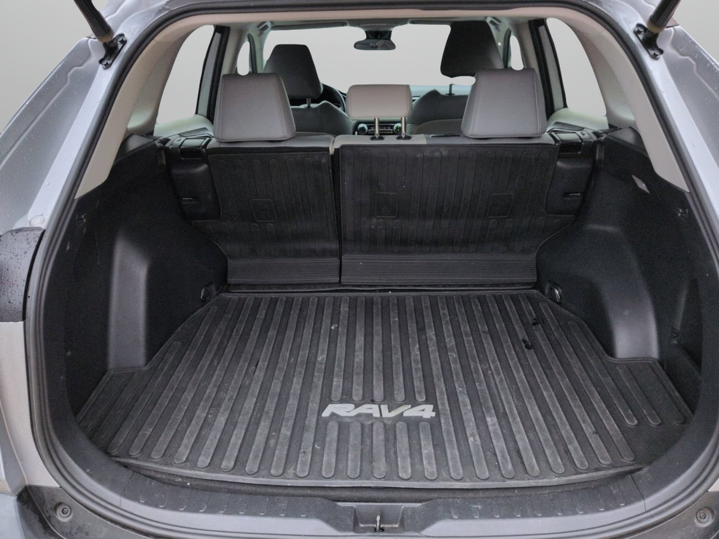 Used 2021 Silver Sky Metallic Toyota XLE Premium image 10