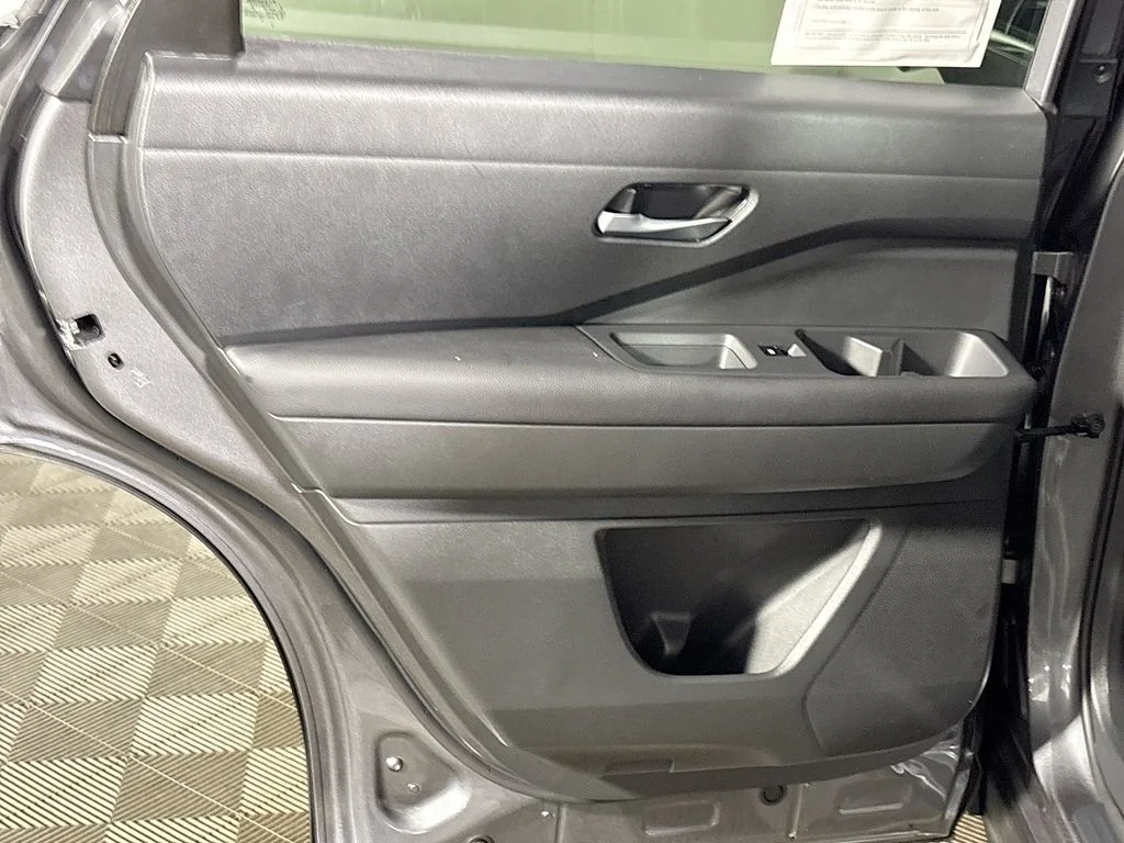 Used 2022 Gray Nissan SV image 18