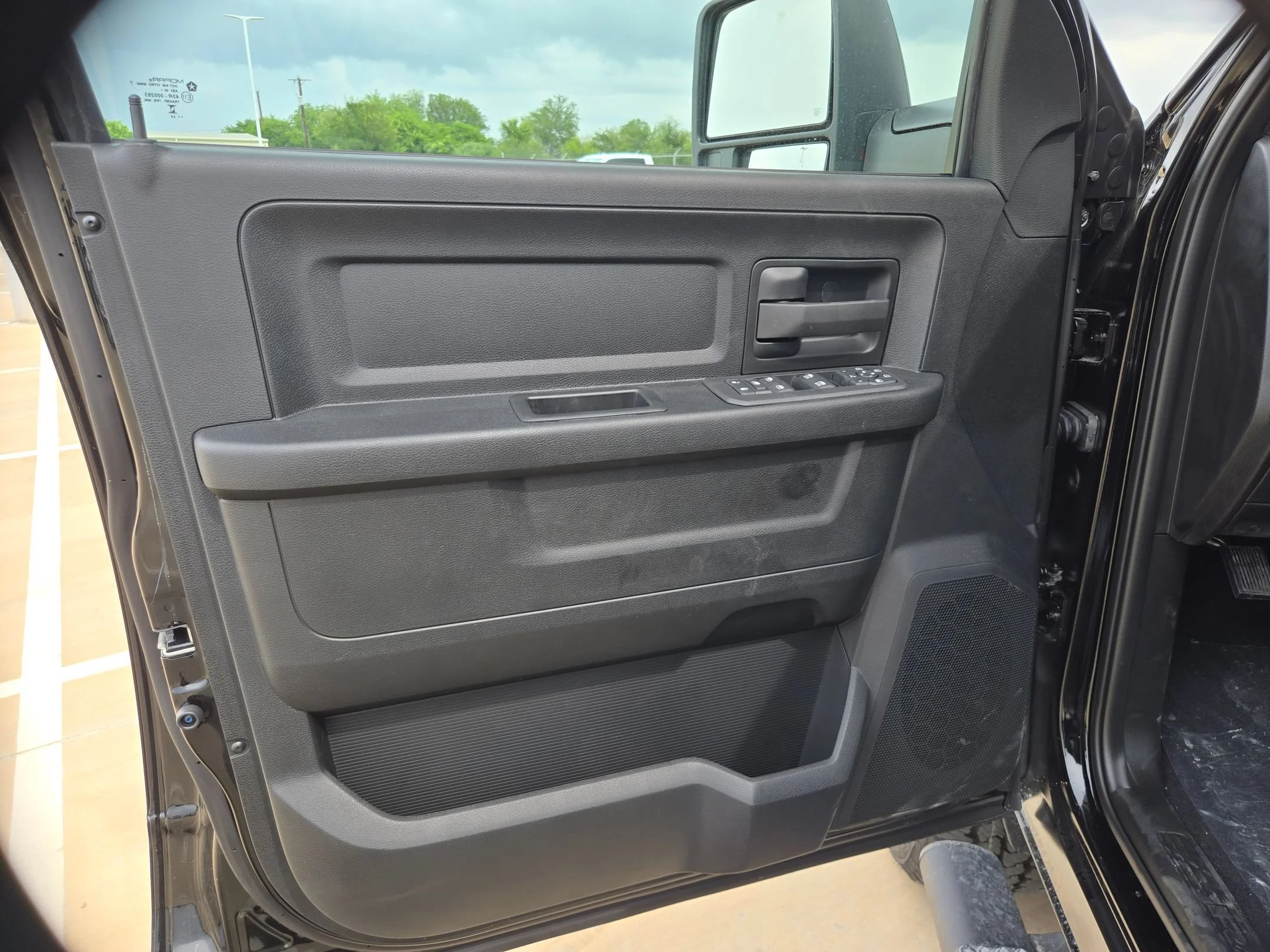 New 2026 Diamond Black Crystal Pearl-Coat Exterior Paint RAM  image 12