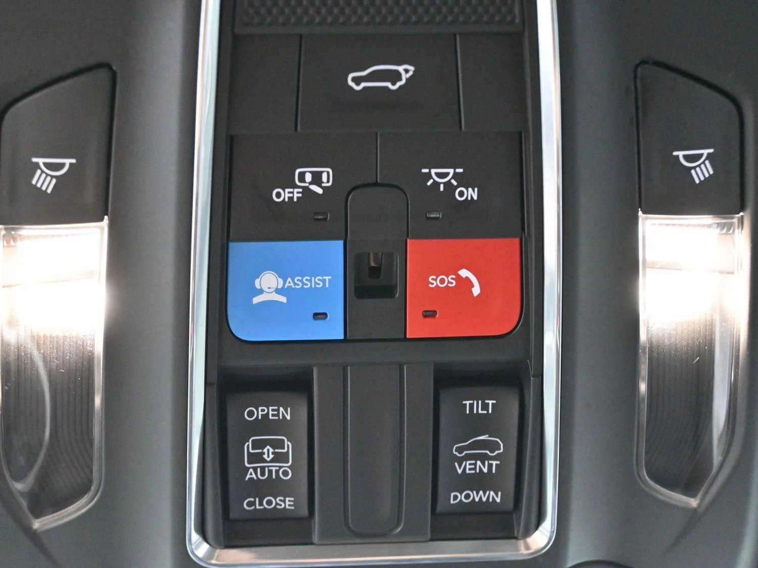 Used 2023 White Jeep Altitude image 25
