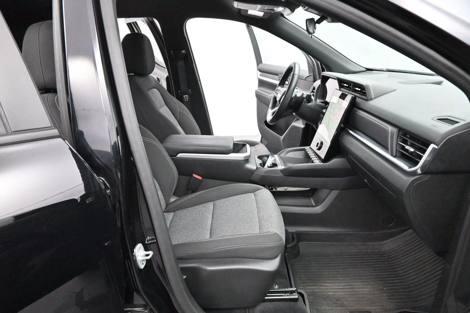Used 2025 Ebony Twilight Metallic GMC Elevation image 27