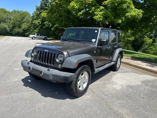 Used 2014 Gray Jeep Unlimited Sport image 3