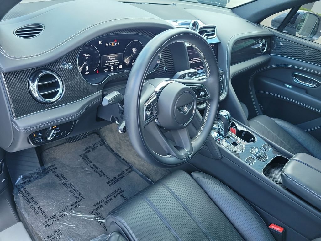 Used 2021  Bentley V8 image 25