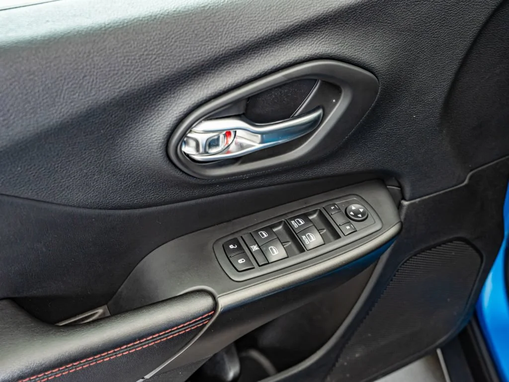 Used 2020 Hydro Blue Pearlcoat Jeep Trailhawk image 17