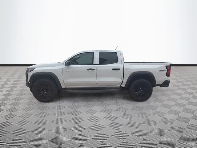 Used 2025 White Chevrolet Trail Boss image 4