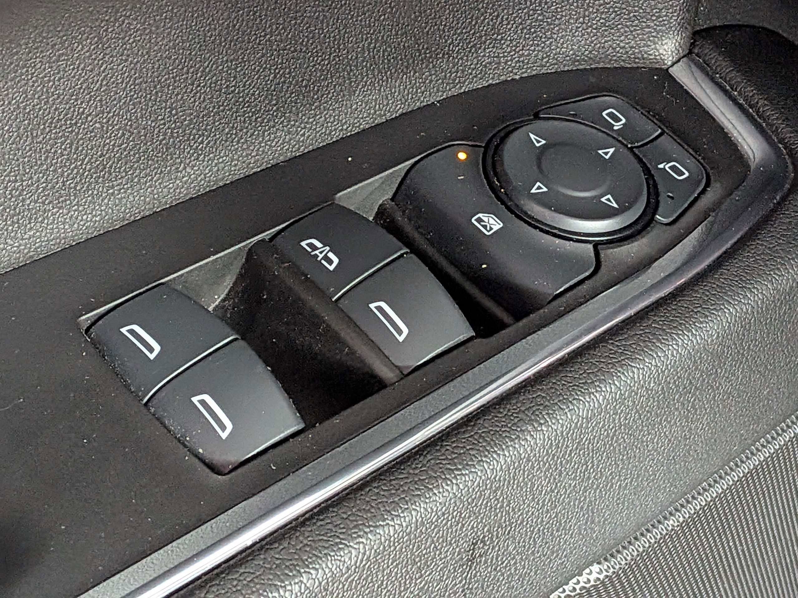 Used 2025 White Chevrolet LT image 21