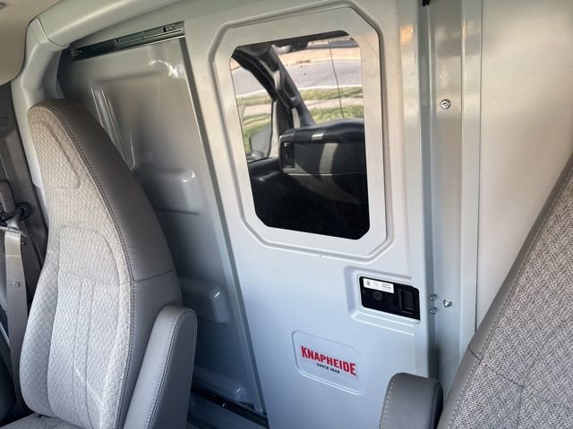 New 2025 Summit White GMC 1WT image 9