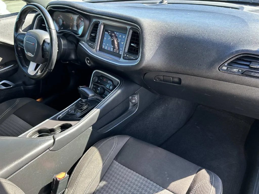 Used 2021 White Dodge SXT image 28