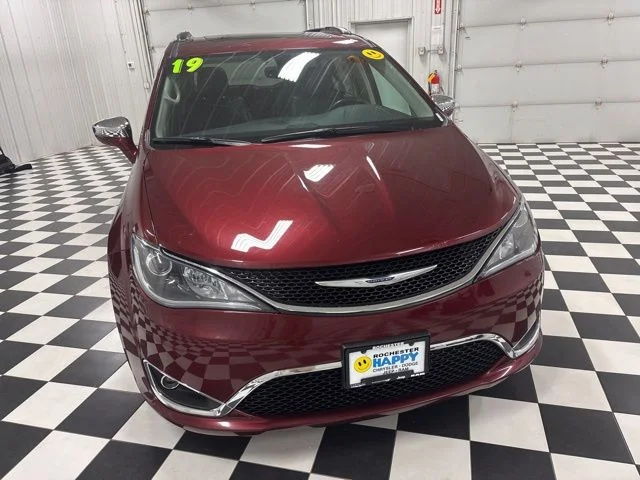 Used 2019 Chrysler Pacifica Limited with VIN 2C4RC1GG1KR574204 for sale in Rochester, Minnesota