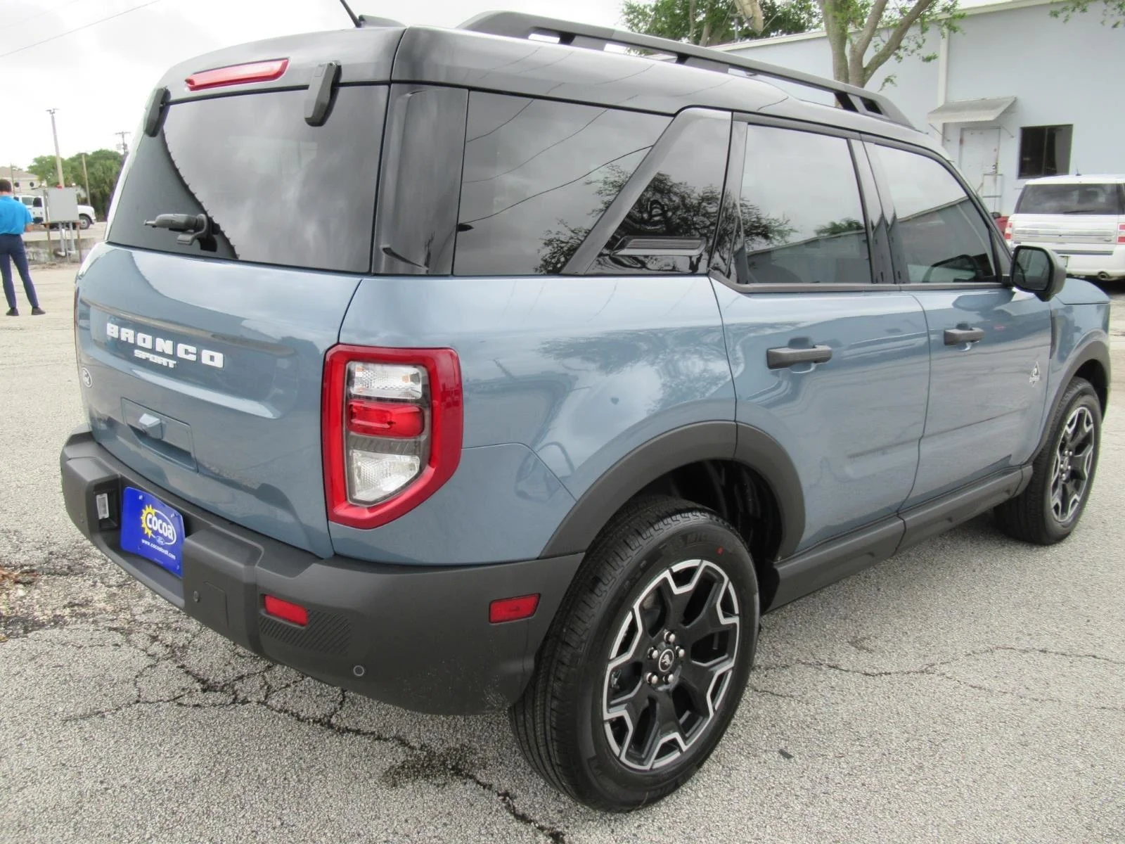 New 2026 Azure Gray Metallic Tri-Coat Ford Outer Banks® image 7
