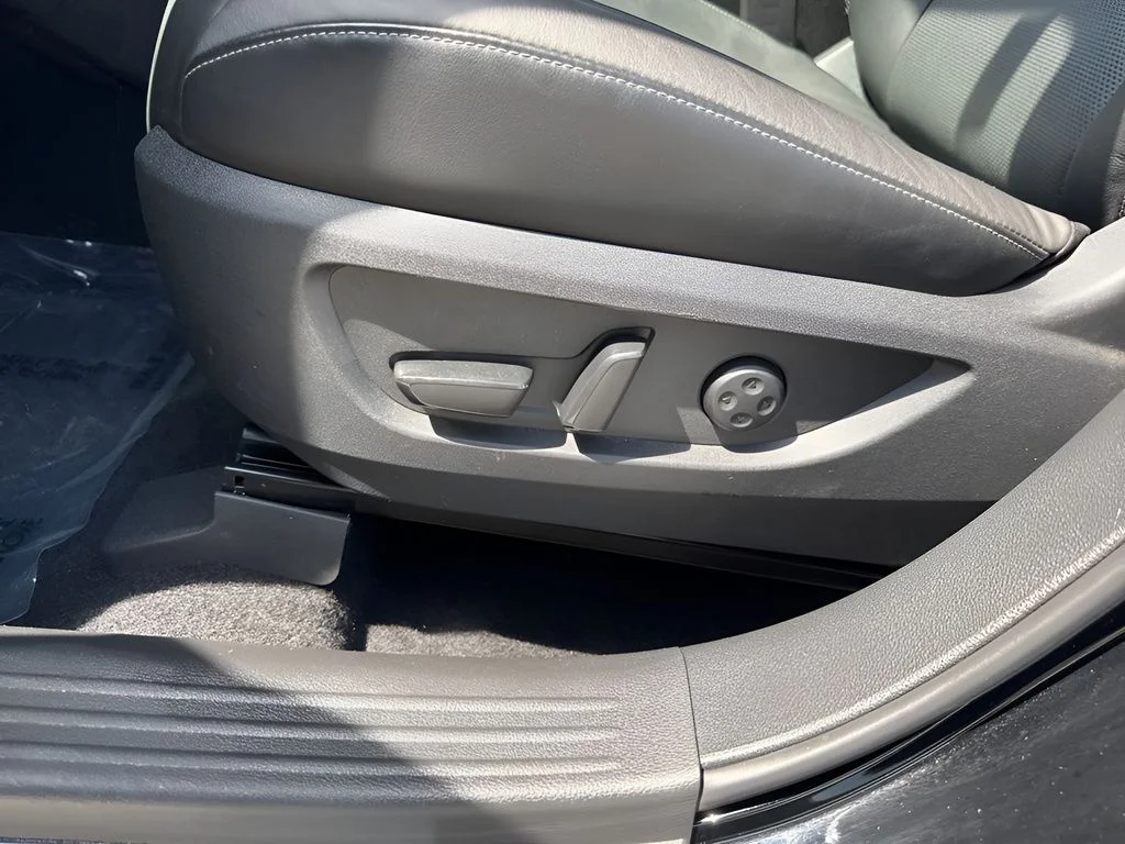 Used 2023 Black INFINITI LUXE image 10