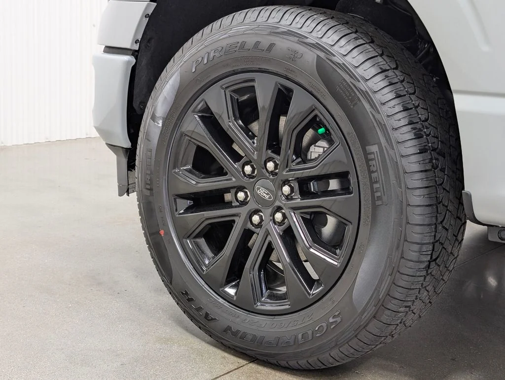 New 2026 Avalanche Ford XLT image 2