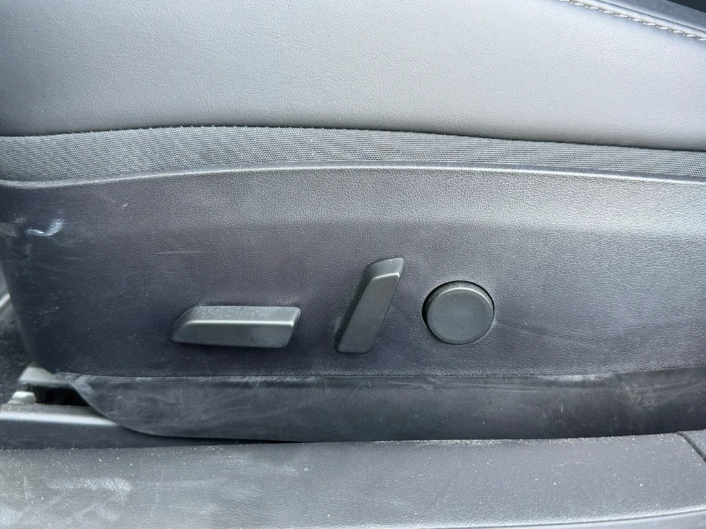 Used 2020  Tesla Standard Range image 20