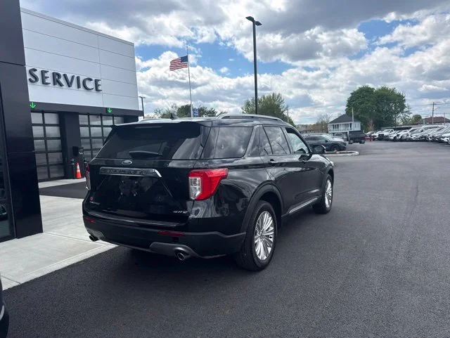 Used 2024 Black Ford Limited image 3