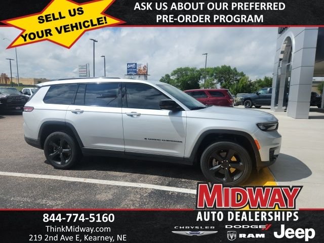 Certified Used 2023 Silver Jeep Altitude image 5