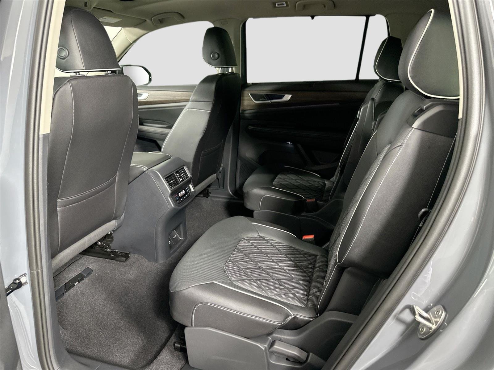 New 2026 Pure Gray Volkswagen 2.0T SEL Premium R-Line image 23