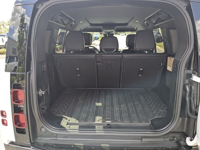 Used 2025  Land Rover X-Dynamic SE image 12