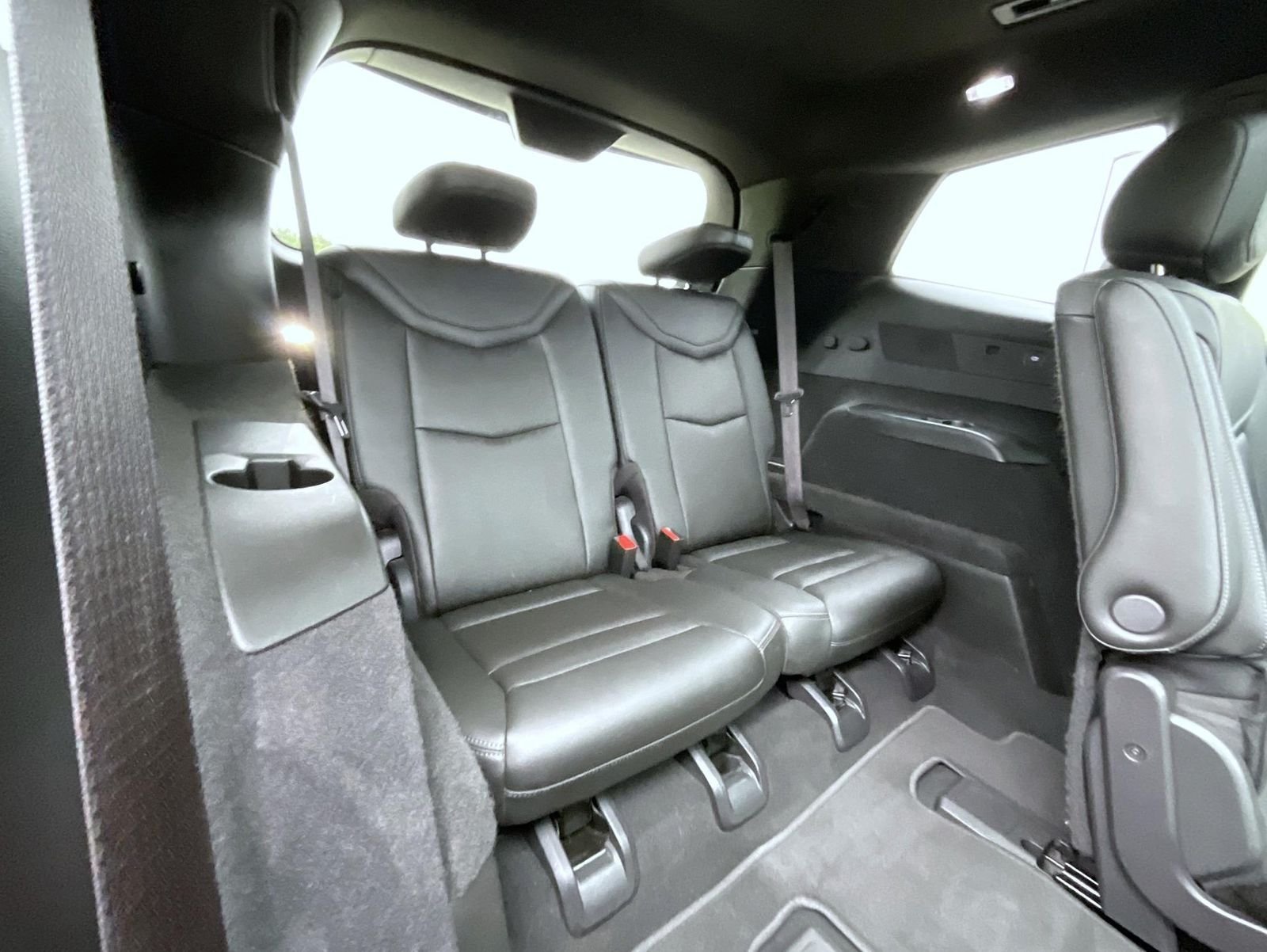 Used 2022 White Cadillac Sport image 21