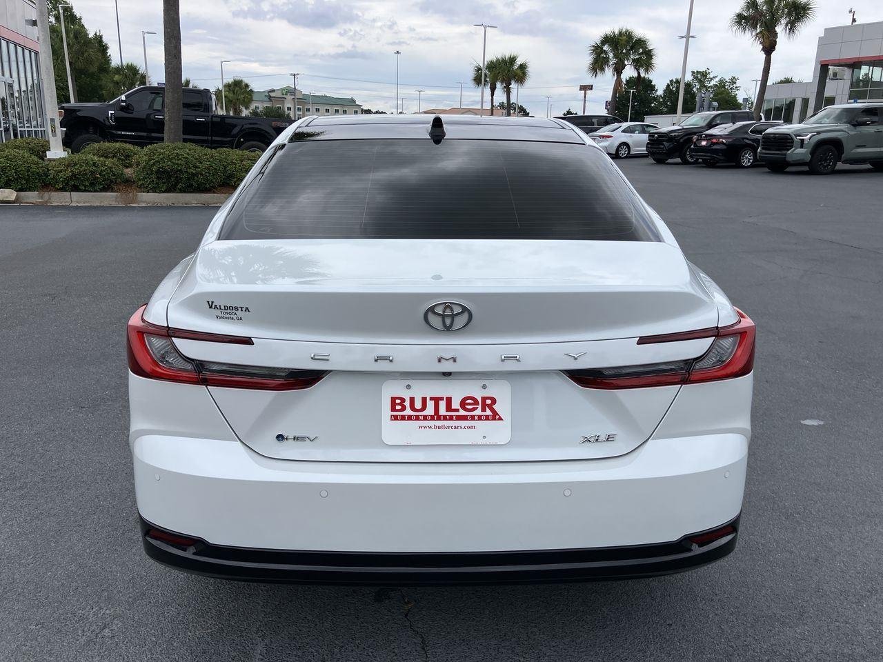 Used 2025 White (Wind Chill Pearl) Toyota XLE image 4
