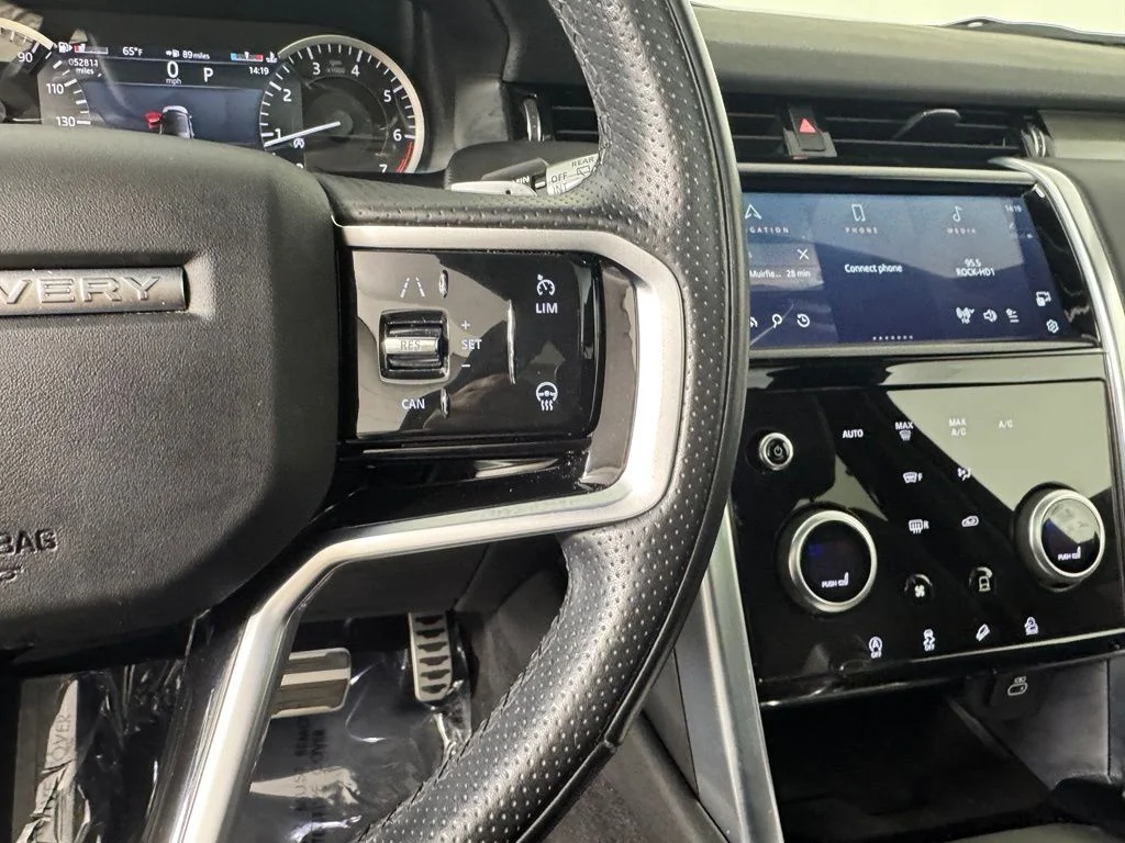 Used 2022 Fuji White Land Rover S R-Dynamic image 17