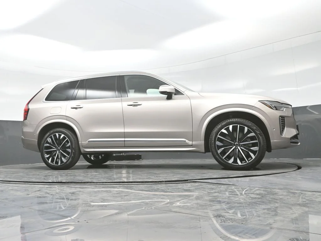 Used 2026 Bright Dusk Volvo Plus image 29