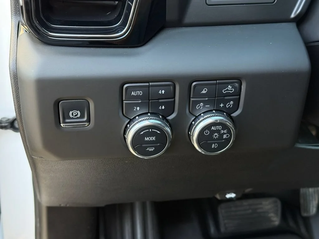 Used 2025 Summit White GMC AT4 image 25