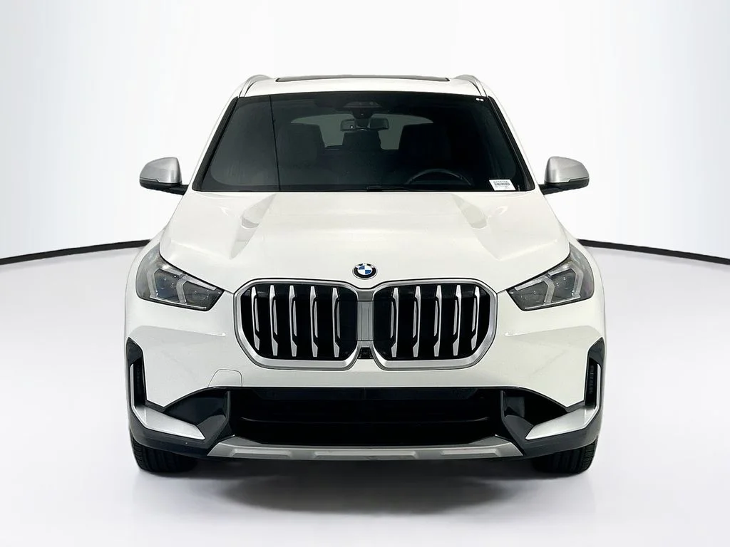 Used 2023 White BMW xDrive28i image 2